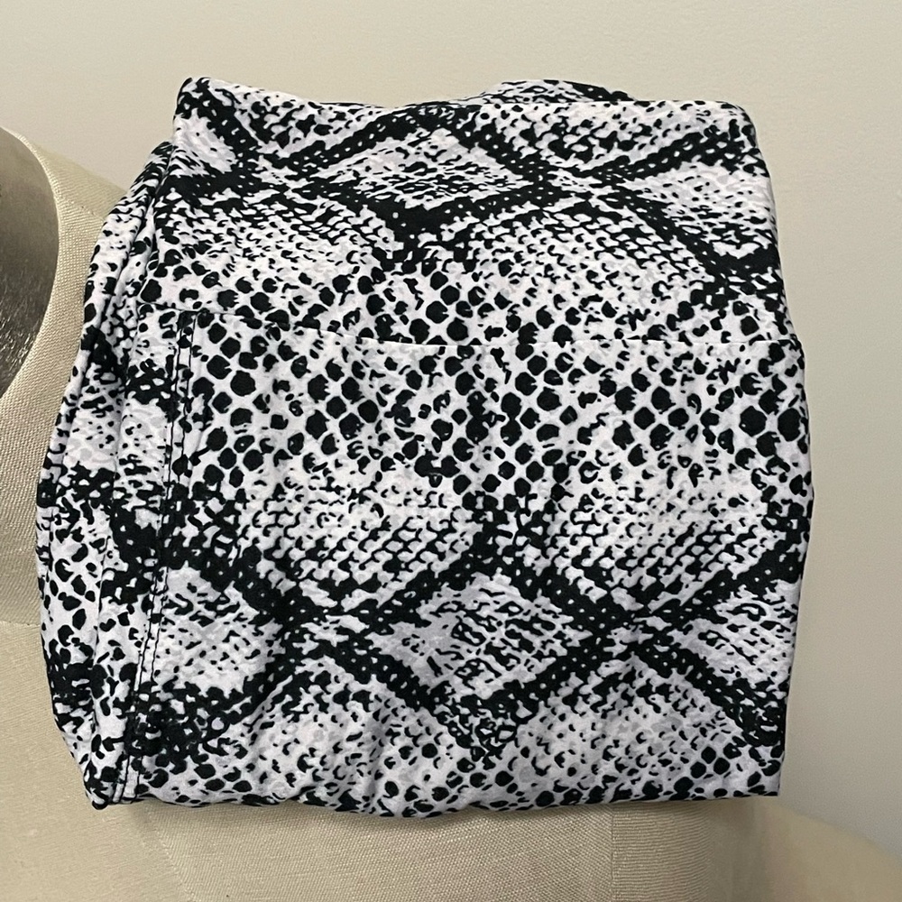 Lularoe OS black grey snakeskin leggings nwot